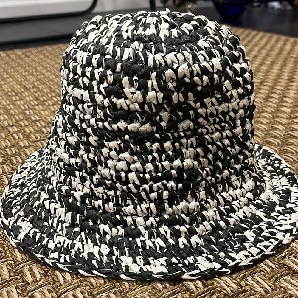 Black and white paper bucket hat, good condition.